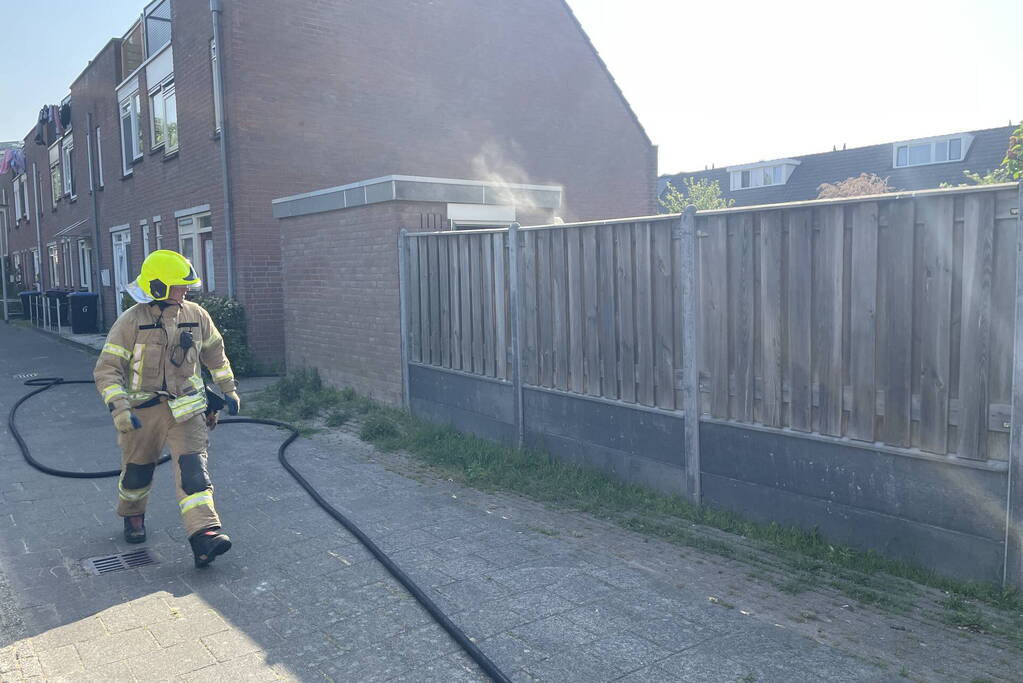 Brand in schuur snel onder controle