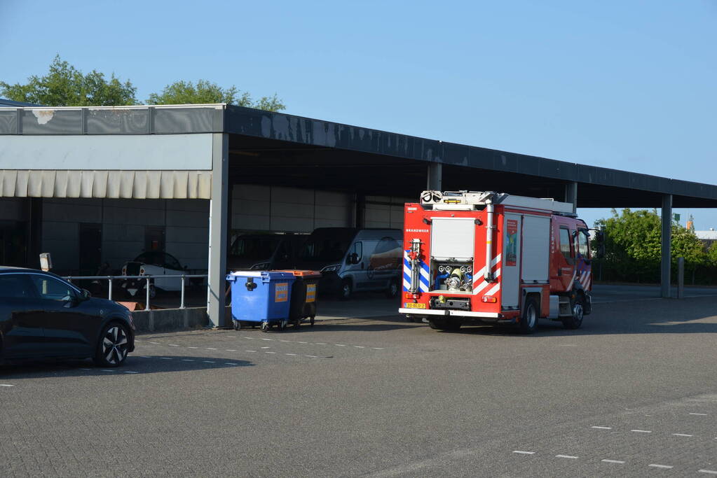 Brand in loods snel onder controle