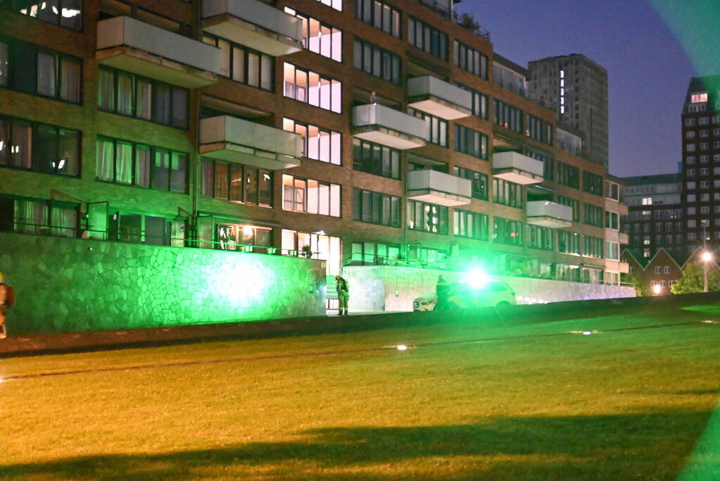 Scooterrijders slaan op de vlucht na explosie bij flat