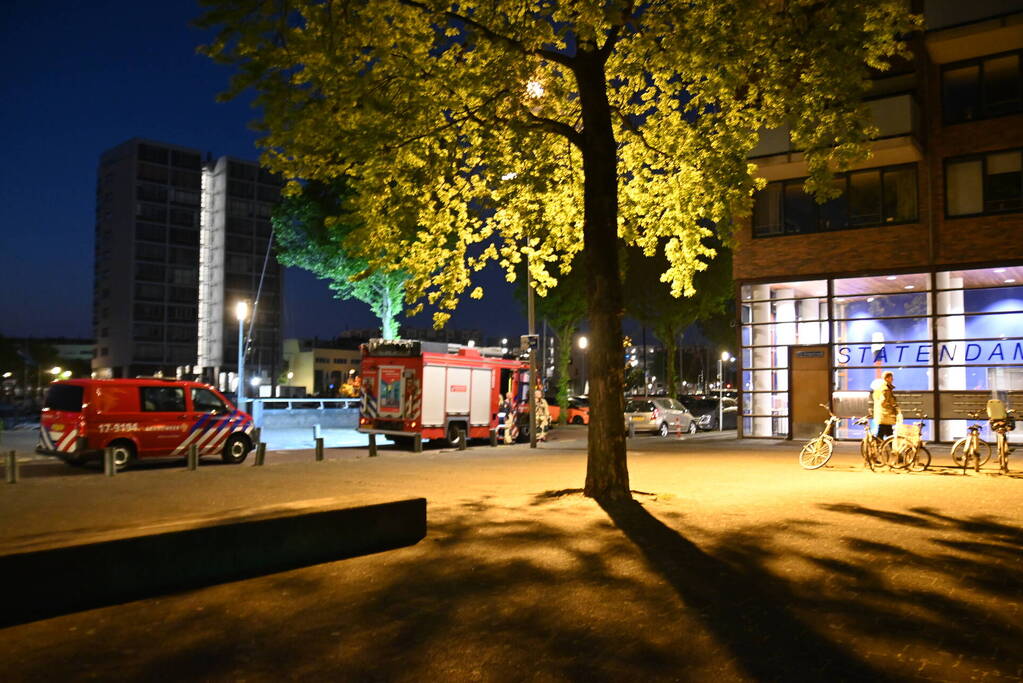 Scooterrijders slaan op de vlucht na explosie bij flat