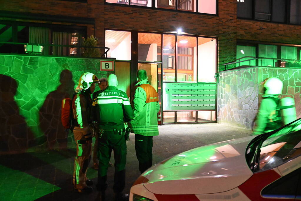 Scooterrijders slaan op de vlucht na explosie bij flat