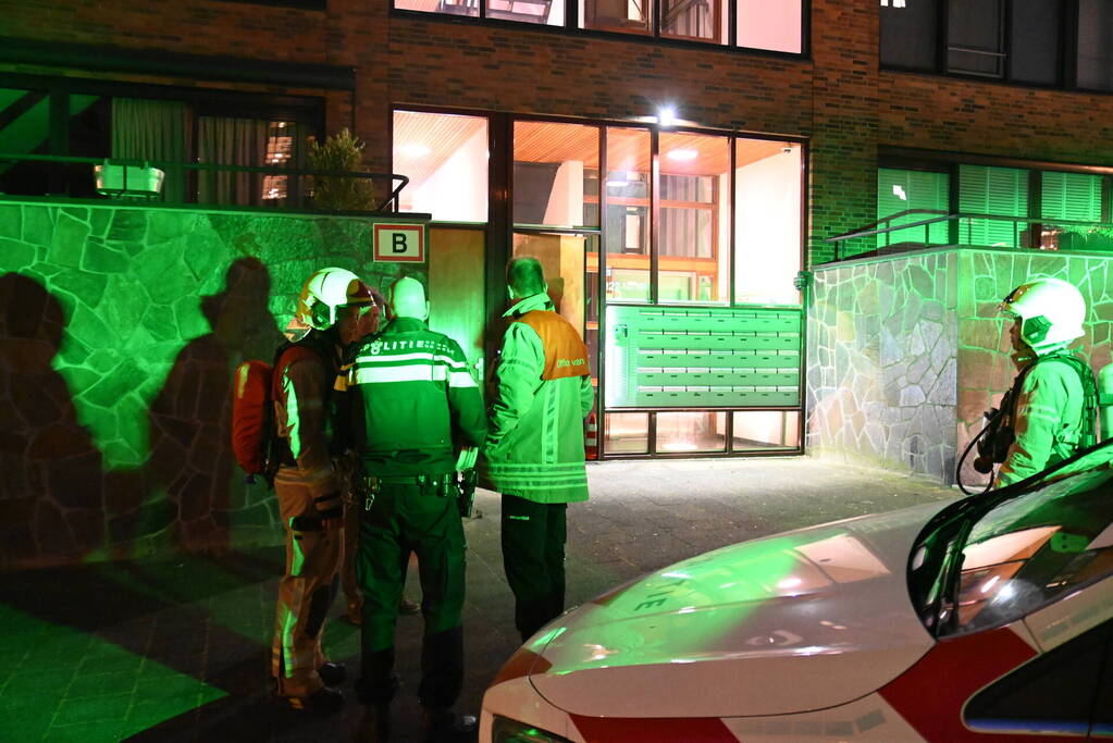 Scooterrijders slaan op de vlucht na explosie bij flat