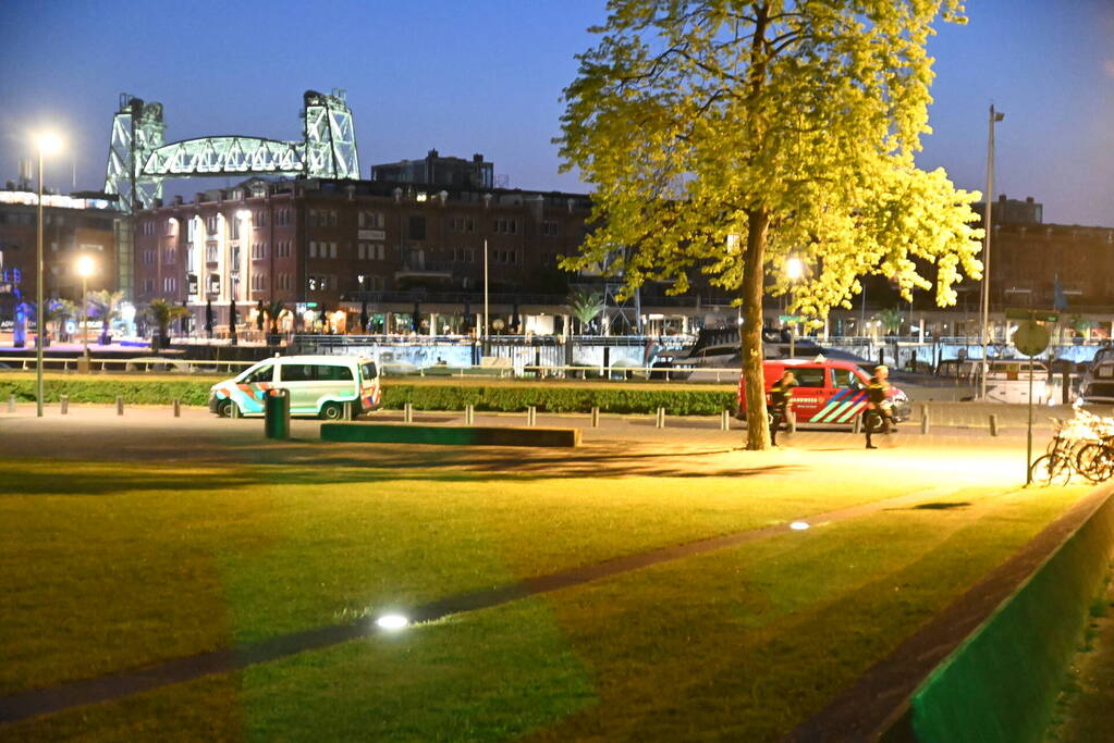 Scooterrijders slaan op de vlucht na explosie bij flat