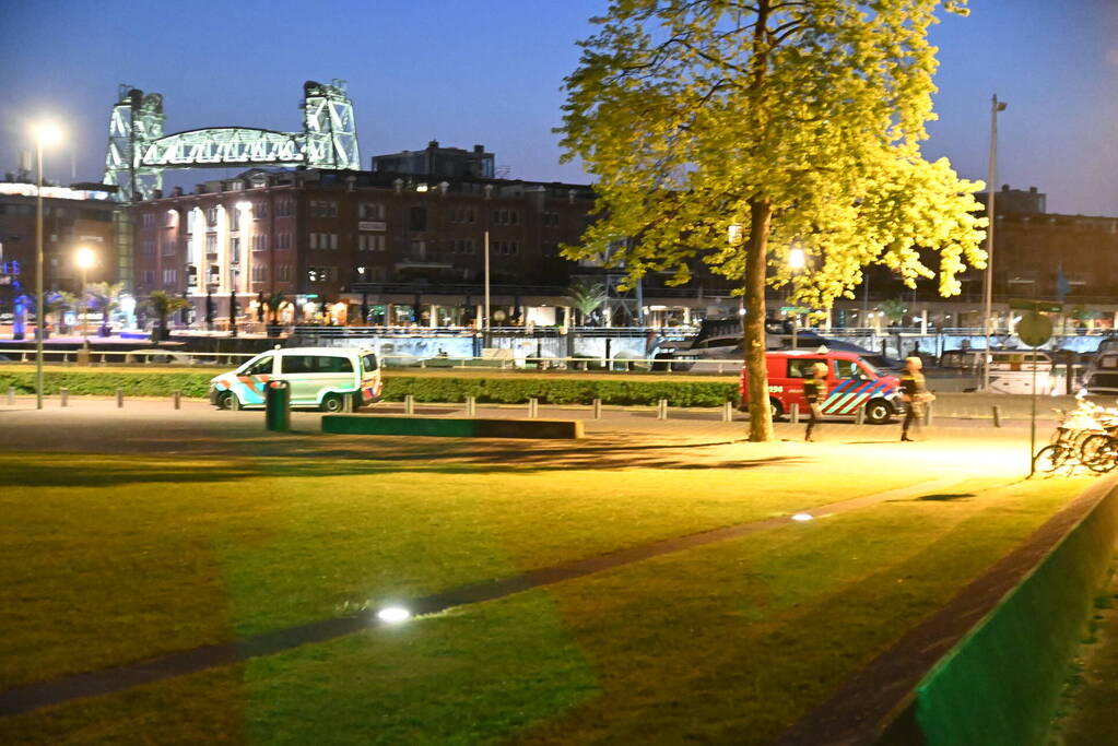 Scooterrijders slaan op de vlucht na explosie bij flat