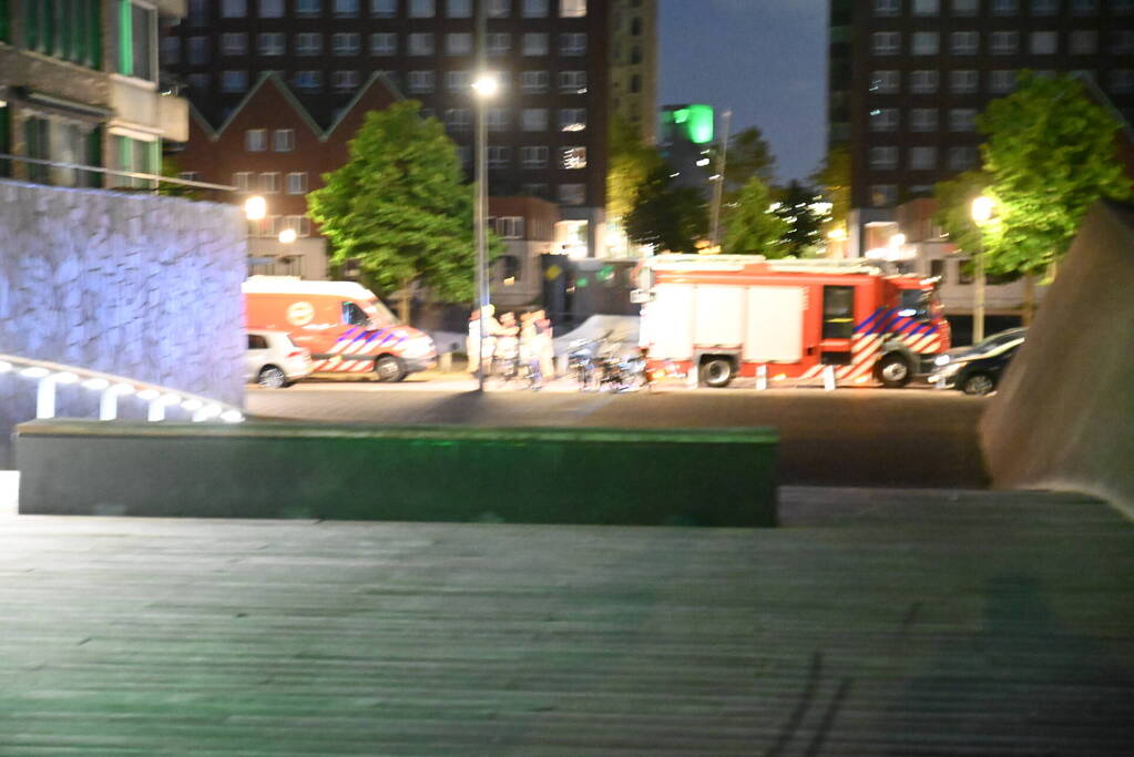 Scooterrijders slaan op de vlucht na explosie bij flat