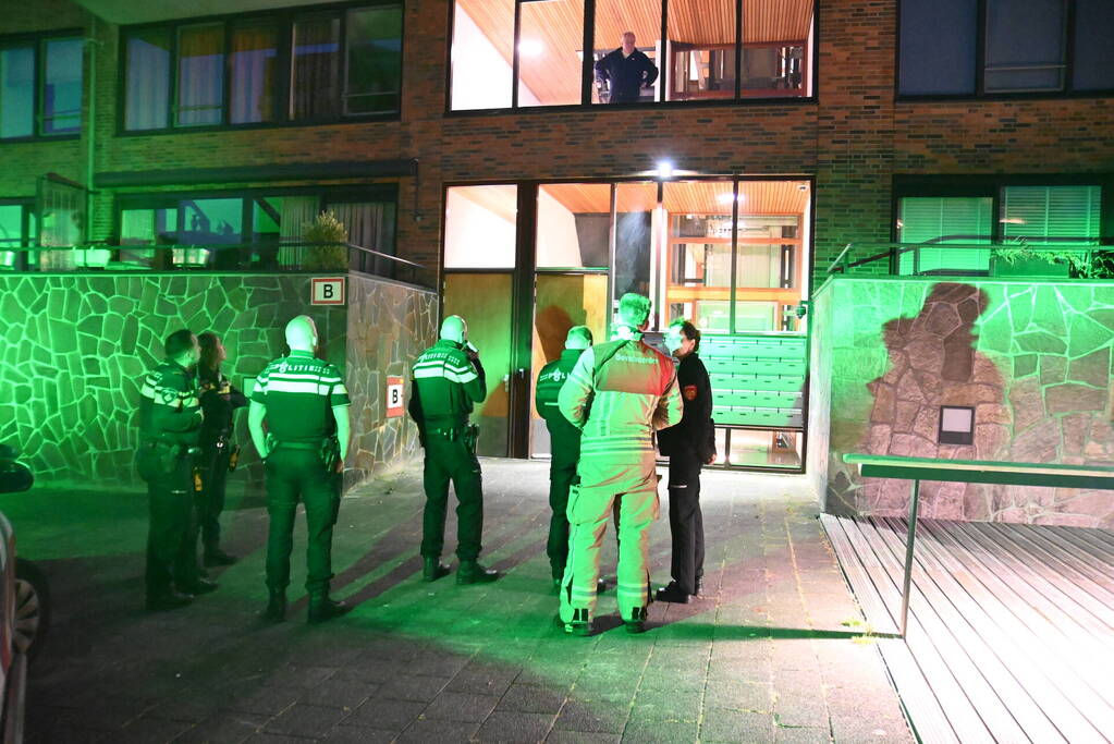 Scooterrijders slaan op de vlucht na explosie bij flat