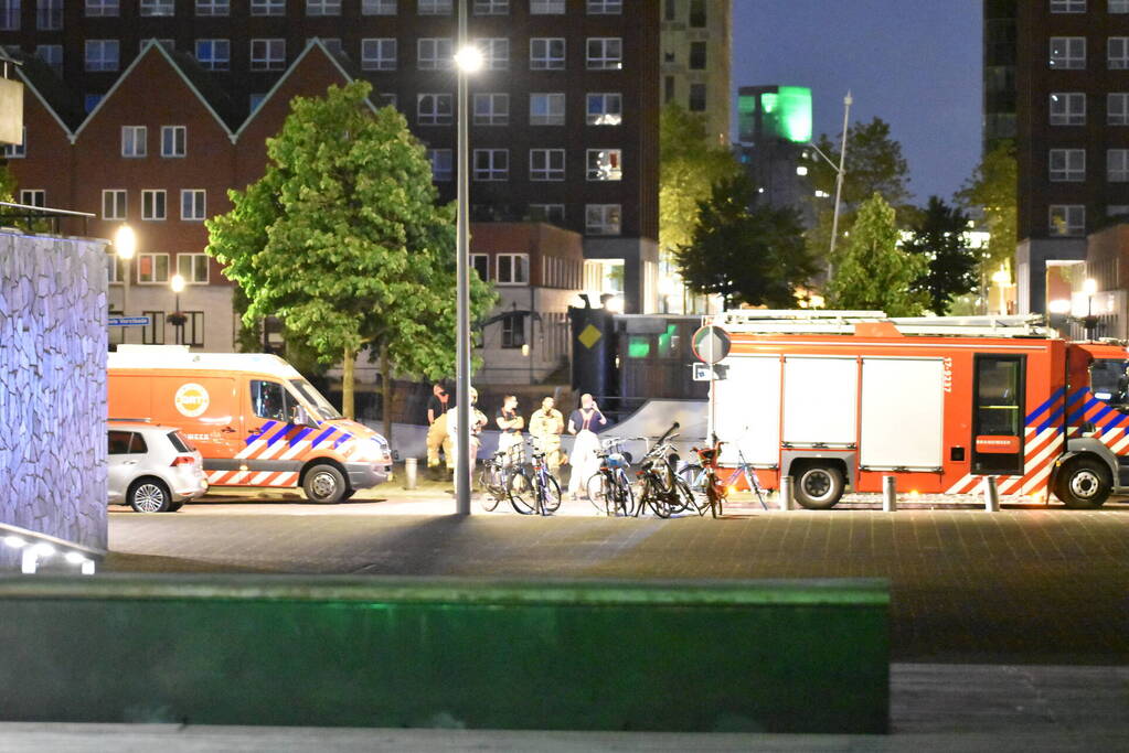 Scooterrijders slaan op de vlucht na explosie bij flat