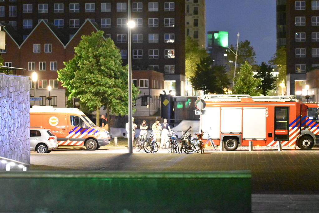 Scooterrijders slaan op de vlucht na explosie bij flat