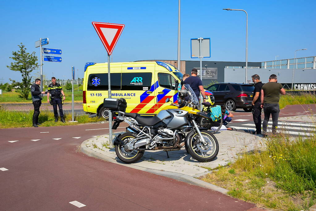 Omstanders bieden eerste hulp na fietsongeval