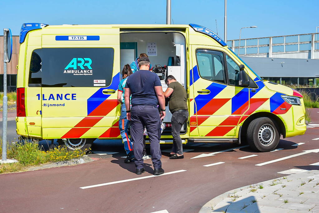 Omstanders bieden eerste hulp na fietsongeval