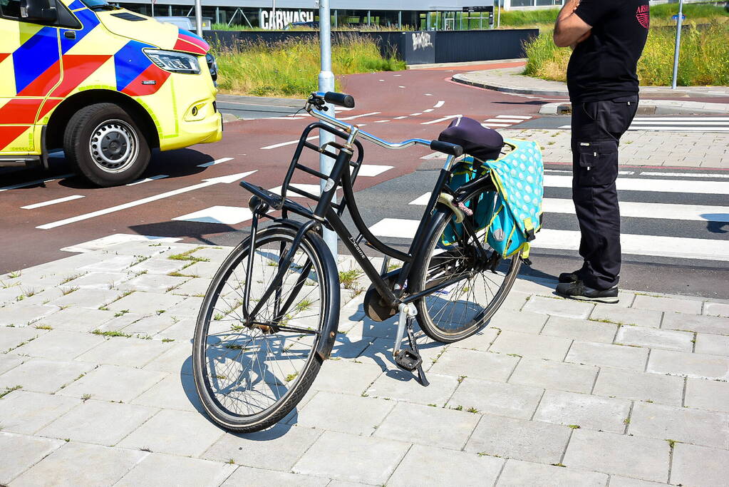 Omstanders bieden eerste hulp na fietsongeval