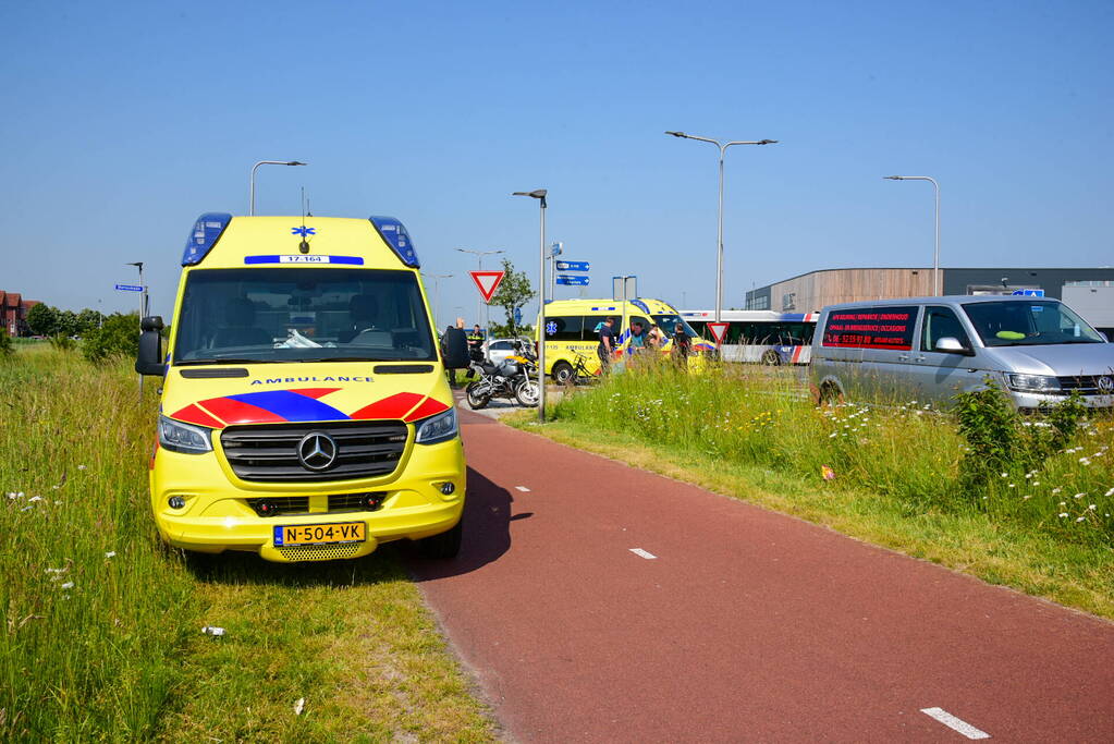 Omstanders bieden eerste hulp na fietsongeval