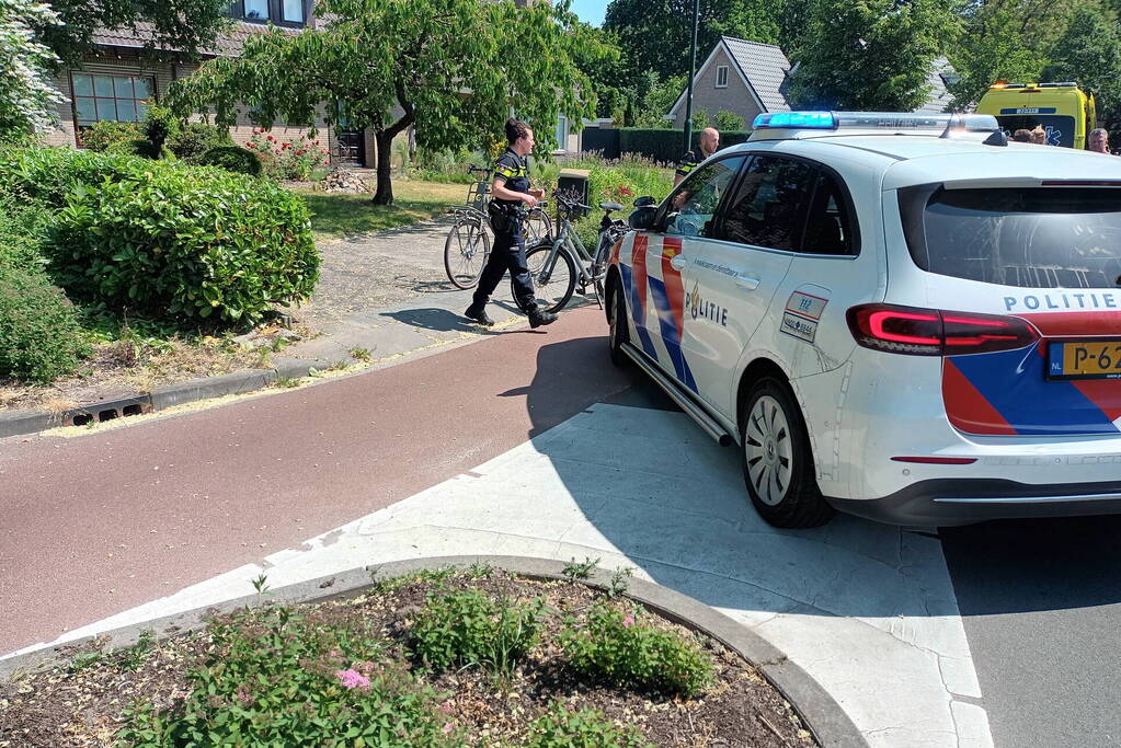 Fietser raakt gewond bij botsing met auto