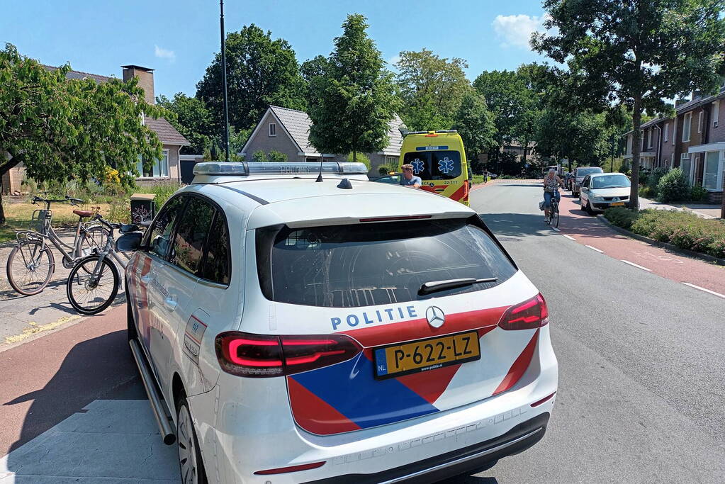 Fietser raakt gewond bij botsing met auto