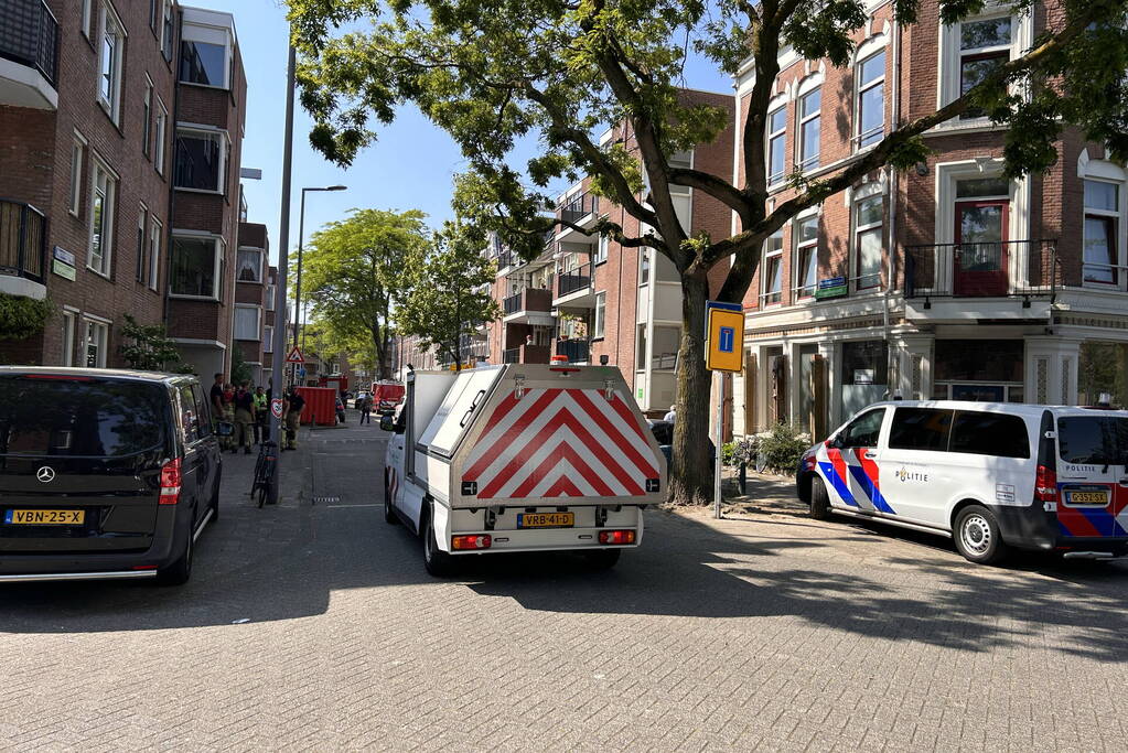 Politie onderzoekt mogelijk explosief in woning