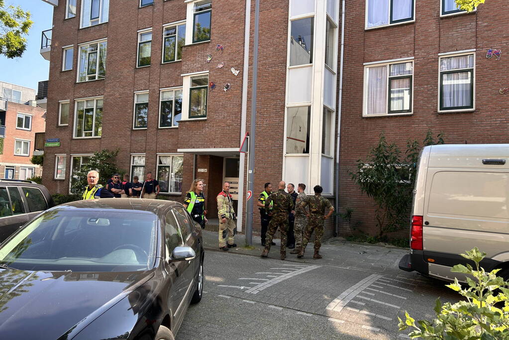 Politie onderzoekt mogelijk explosief in woning