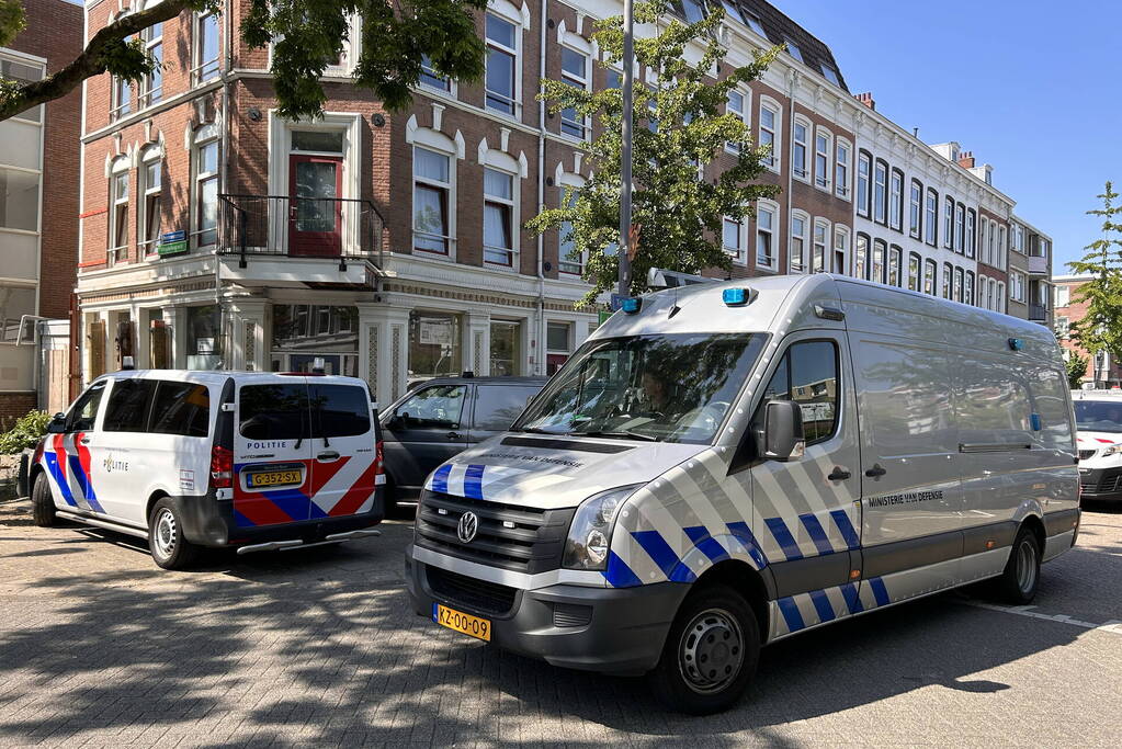 Politie onderzoekt mogelijk explosief in woning