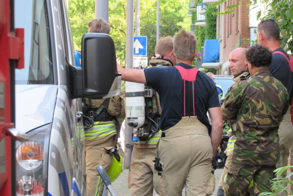 Politie onderzoekt mogelijk explosief in woning