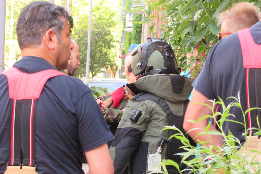 Politie onderzoekt mogelijk explosief in woning