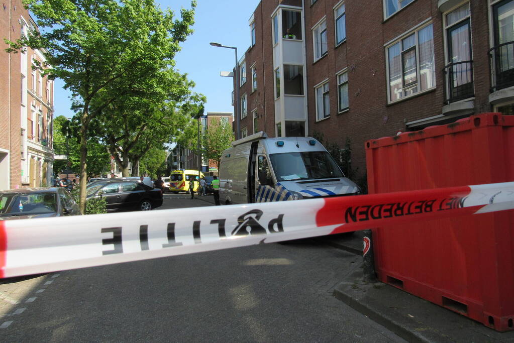 Politie onderzoekt mogelijk explosief in woning