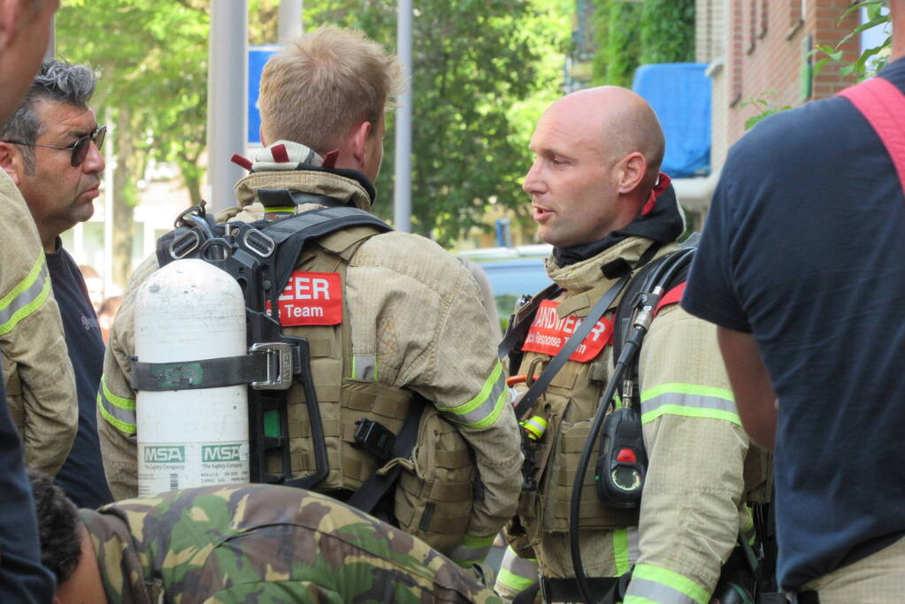 Politie onderzoekt mogelijk explosief in woning
