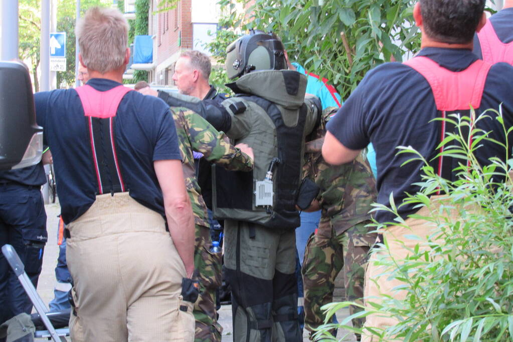 Politie onderzoekt mogelijk explosief in woning