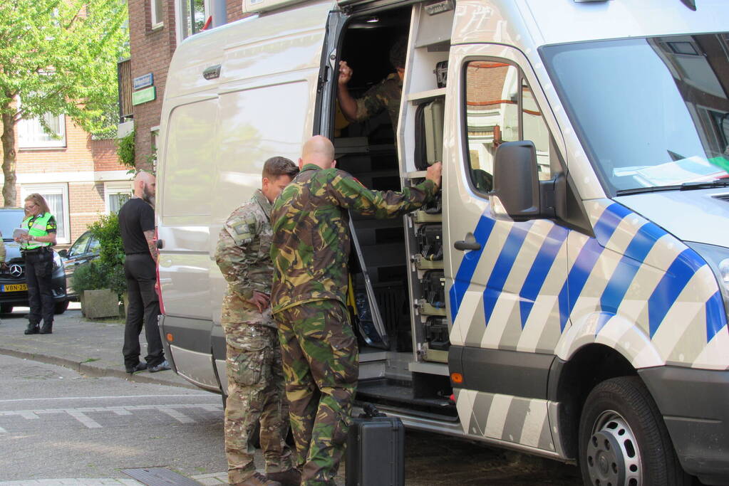 Politie onderzoekt mogelijk explosief in woning