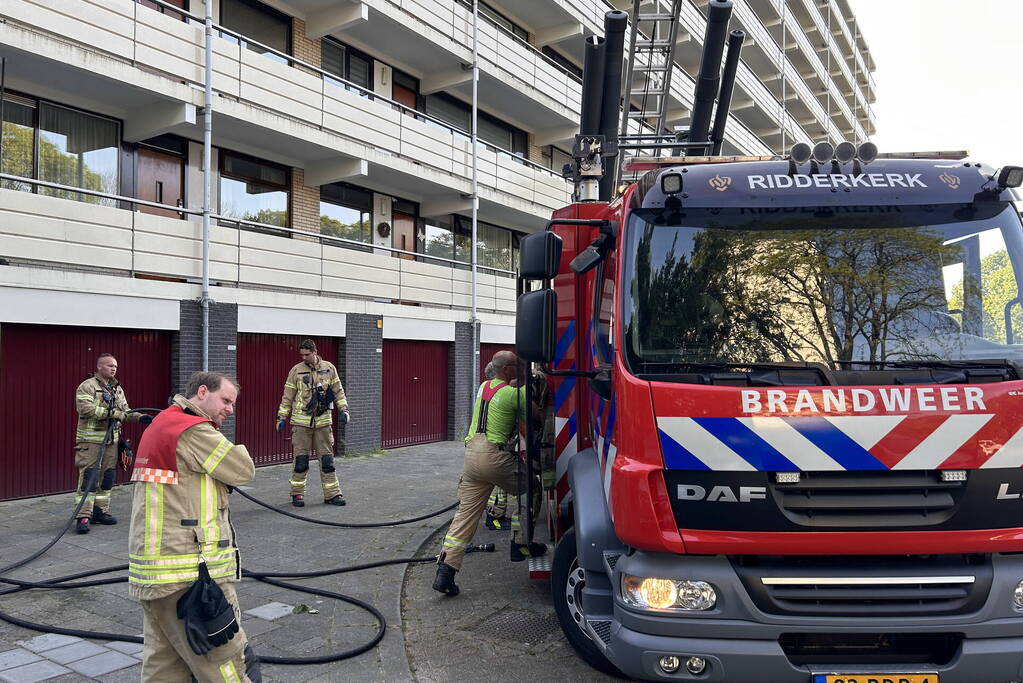 Brand in boom snel onder controle