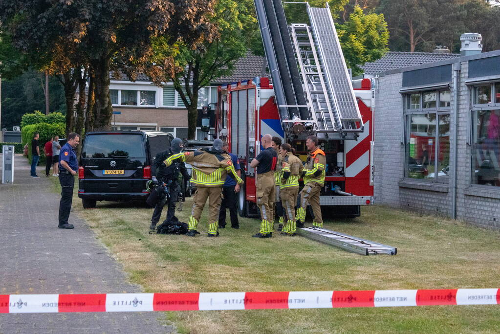 Arrestatieteam ingezet voor persoon op dak van gebouw