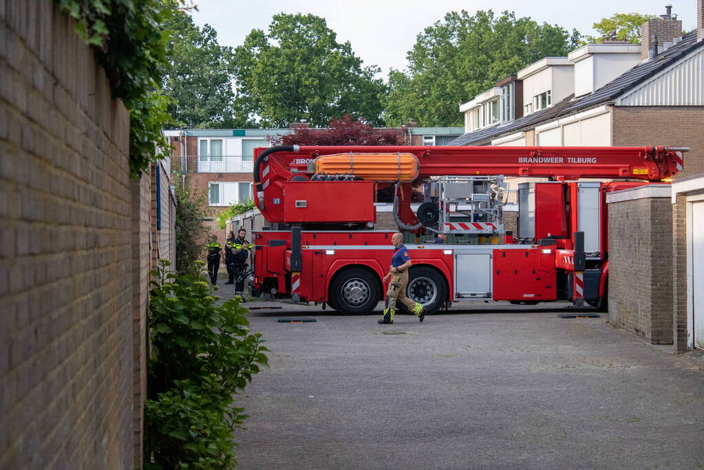 Arrestatieteam ingezet voor persoon op dak van gebouw
