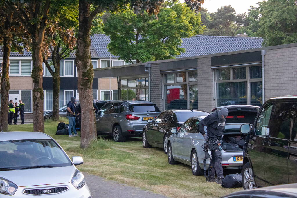 Arrestatieteam ingezet voor persoon op dak van gebouw