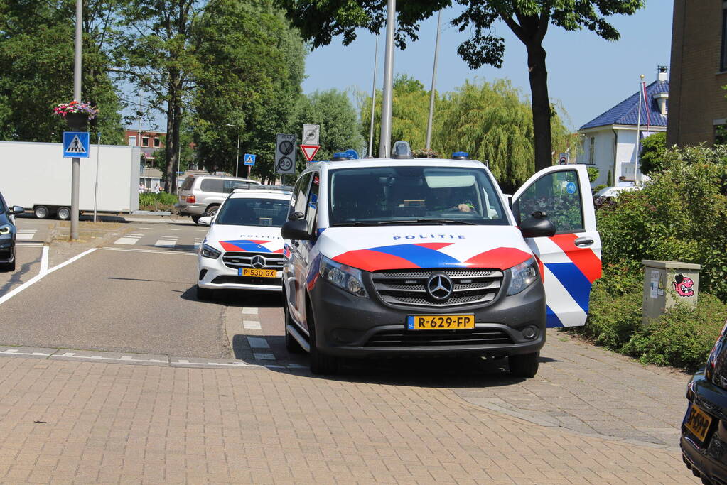 Politie doet inval in woning na vluchtende verdachte