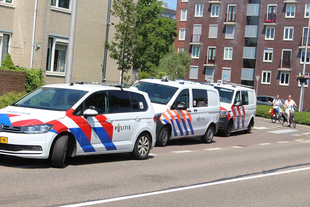 Politie doet inval in woning na vluchtende verdachte
