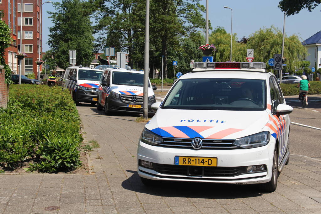 Politie doet inval in woning na vluchtende verdachte