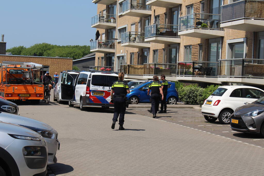 Politie doet inval in woning na vluchtende verdachte