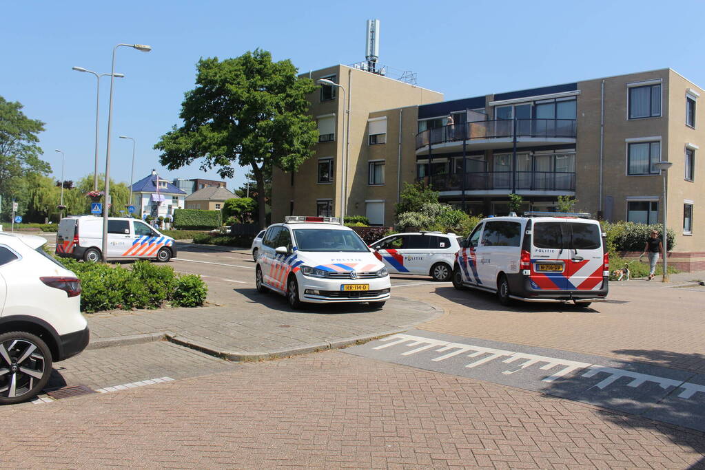 Politie doet inval in woning na vluchtende verdachte