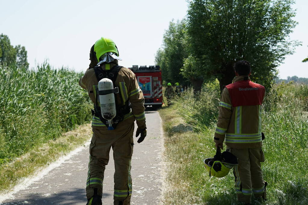 Meters in vlammen opgegaan bij brand in recreatiegebied De Vliegers