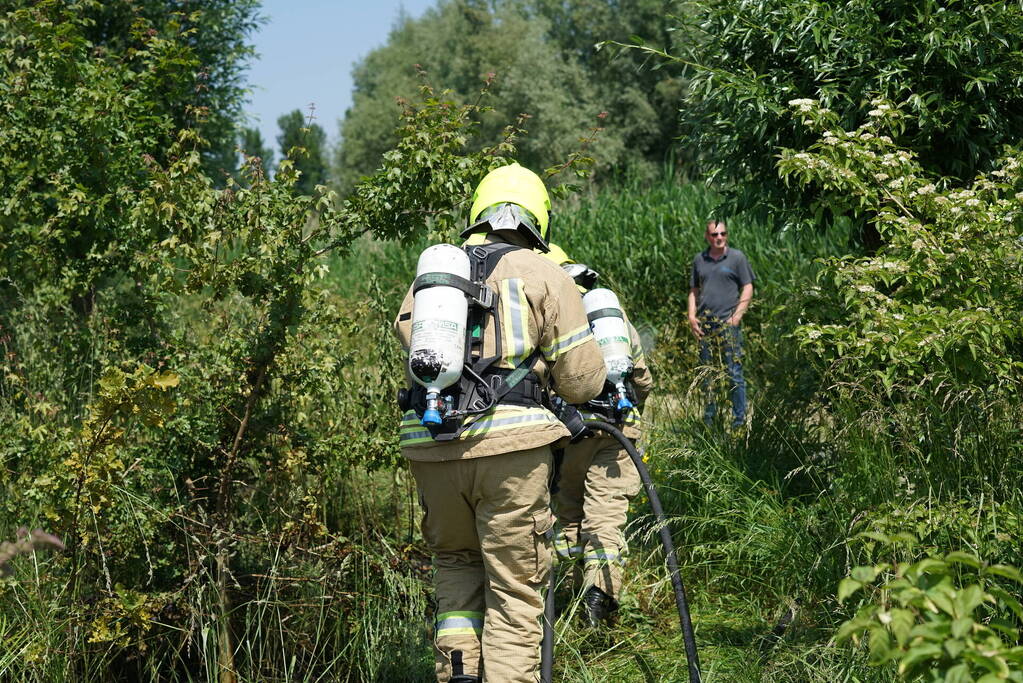 Meters in vlammen opgegaan bij brand in recreatiegebied De Vliegers