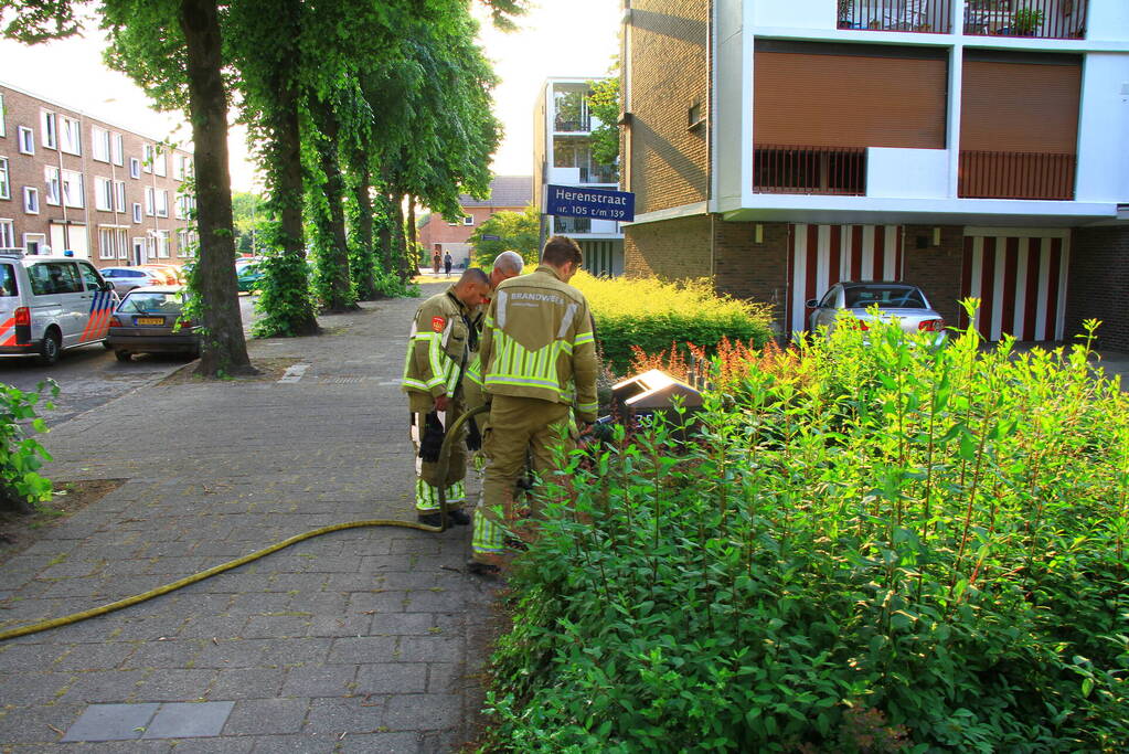 Ondergrondse container vat vlam