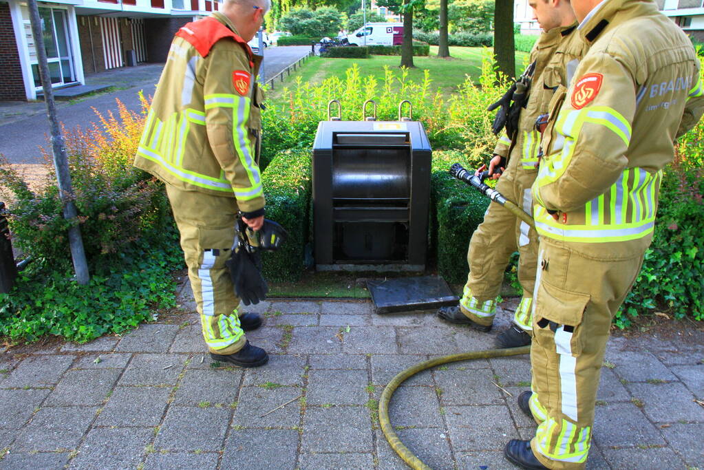 Ondergrondse container vat vlam