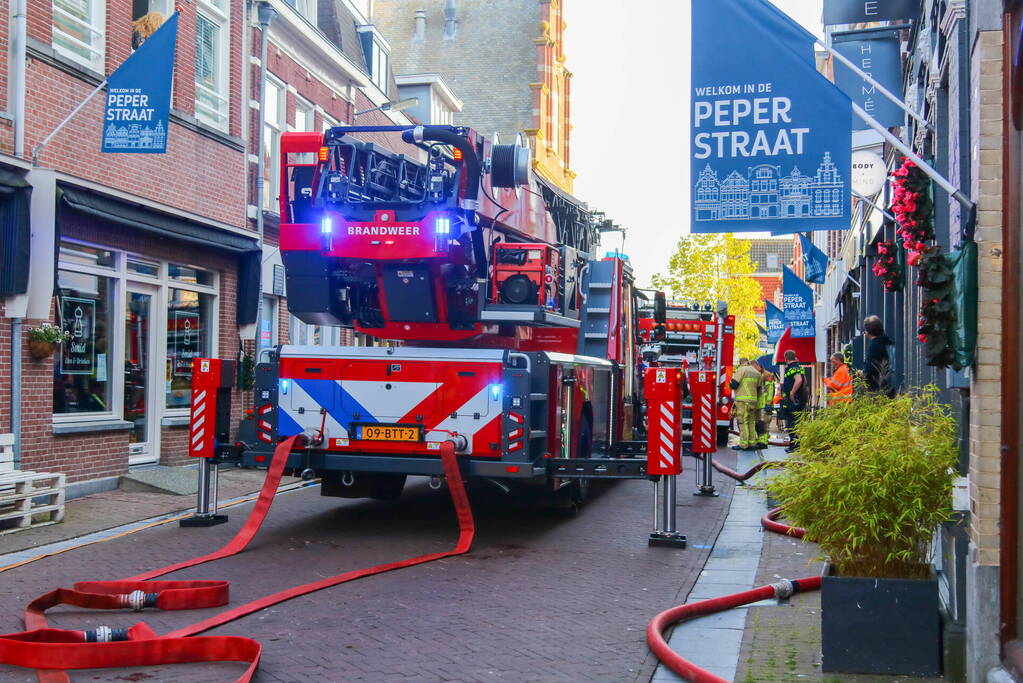 Veel brandweerinzet bij woningbrand