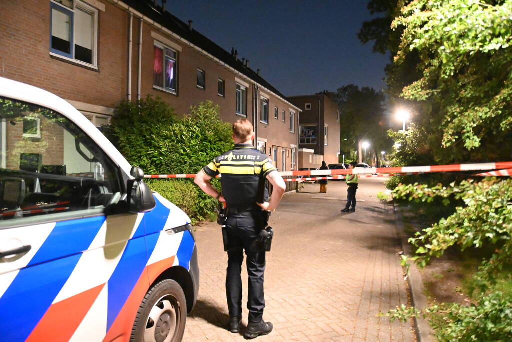 Raam uit woning geblazen bij explosie
