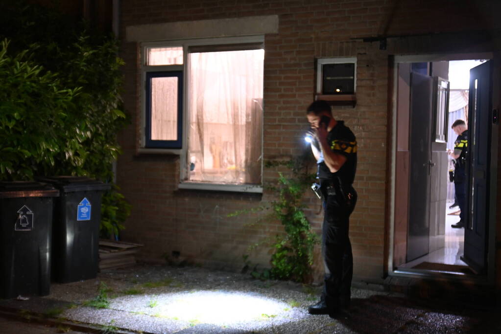 Raam uit woning geblazen bij explosie