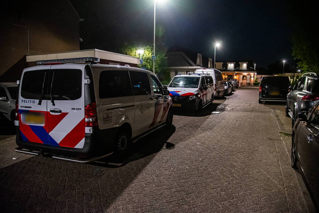 Raam uit woning geblazen bij explosie