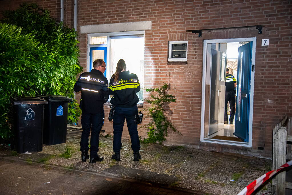 Raam uit woning geblazen bij explosie