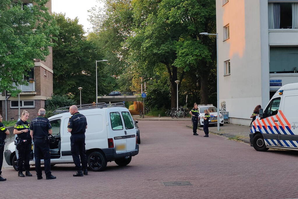 Bestuurder slaat op de vlucht politie doet onderzoek