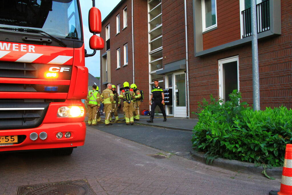 Hevige rookontwikkeling bij brand in appartement
