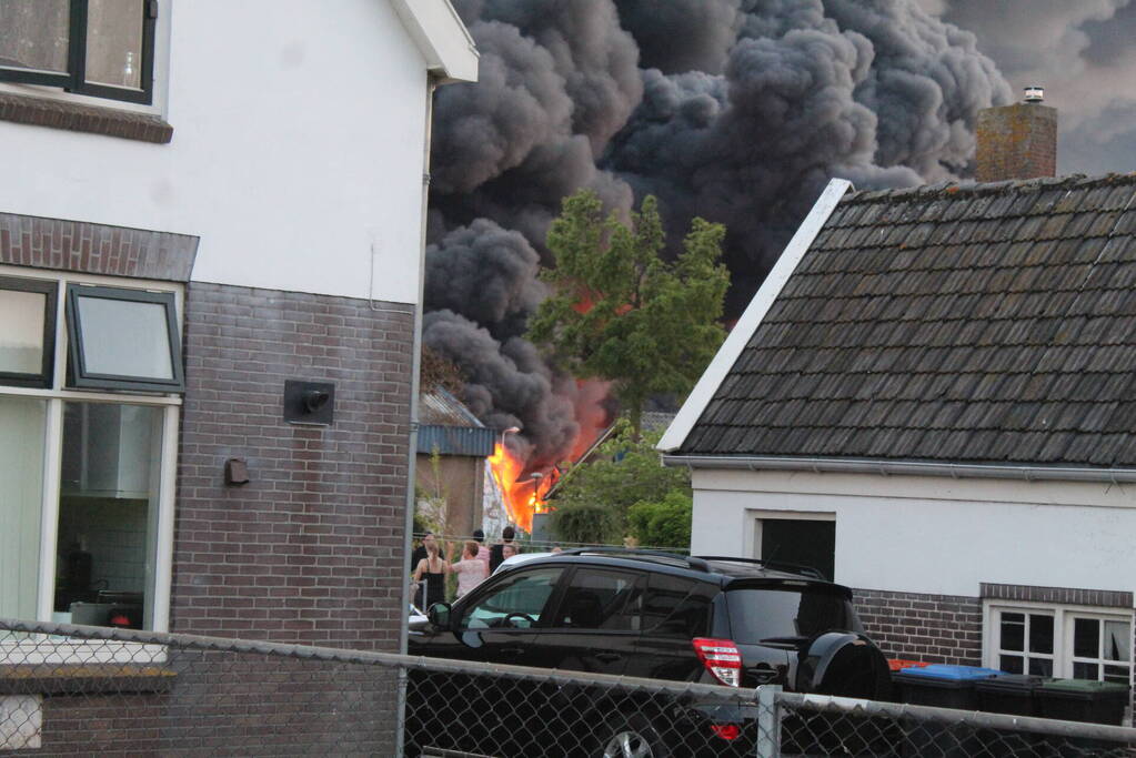 Enorme brand in houthandel