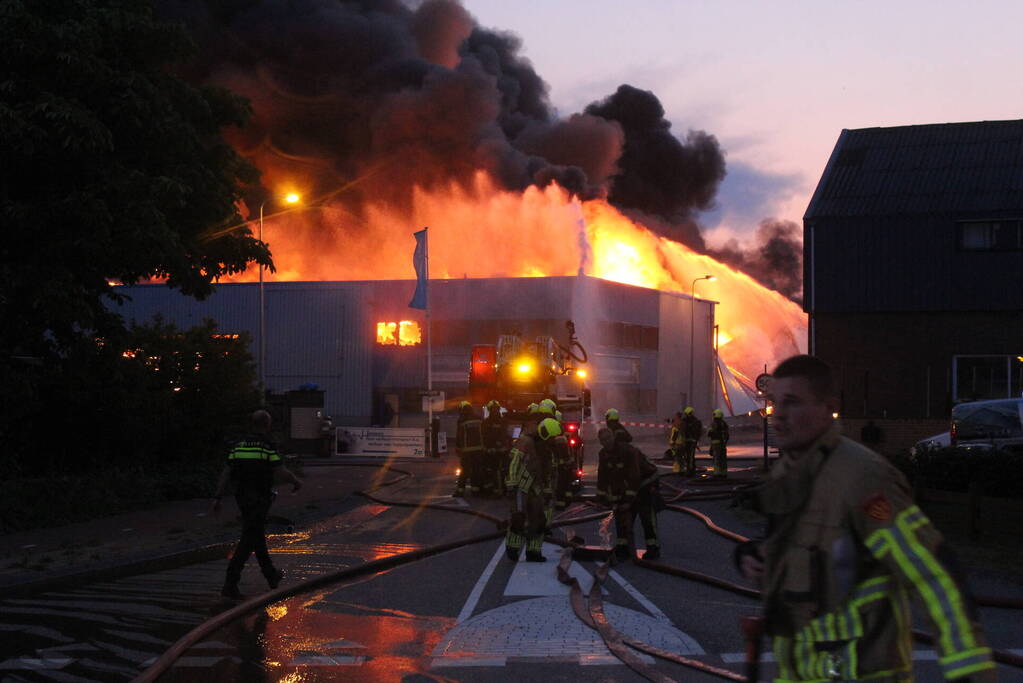 Enorme brand in houthandel