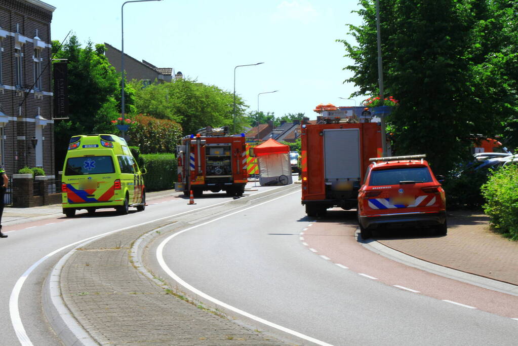 Fietser ernstig gewond bij aanrijding met busje